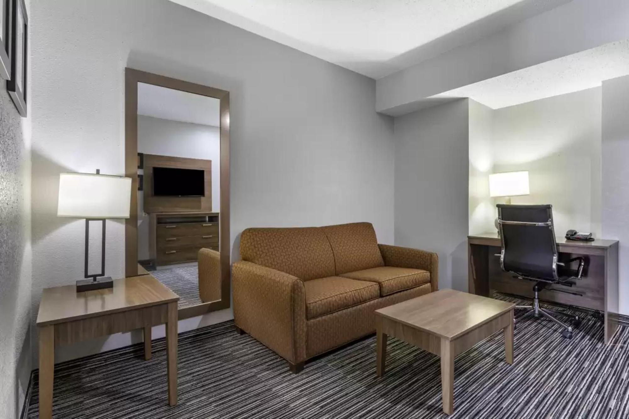 Quality Inn & Suites I-35 E-Walnut Hill Dallas Extérieur photo