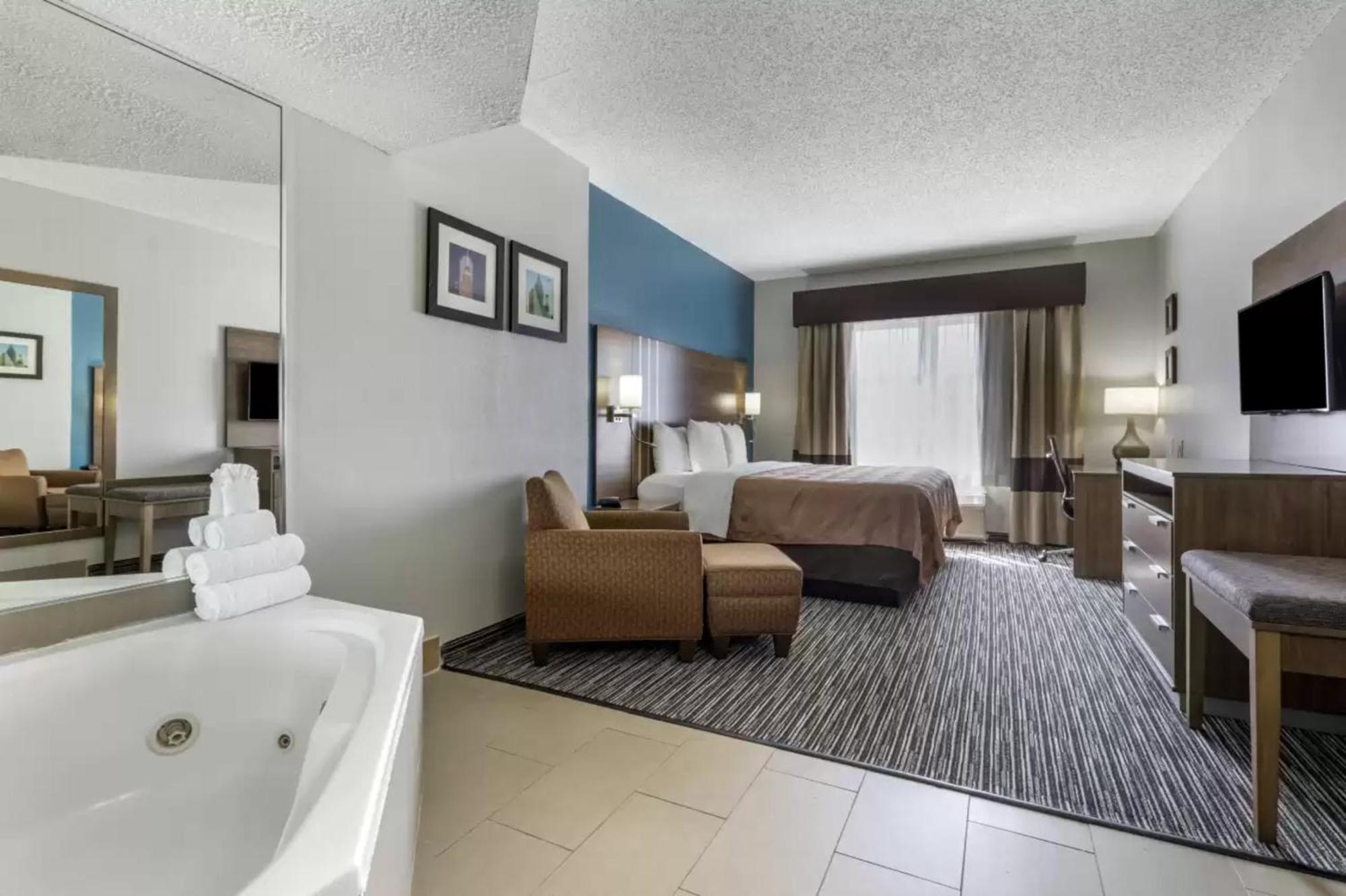 Quality Inn & Suites I-35 E-Walnut Hill Dallas Extérieur photo
