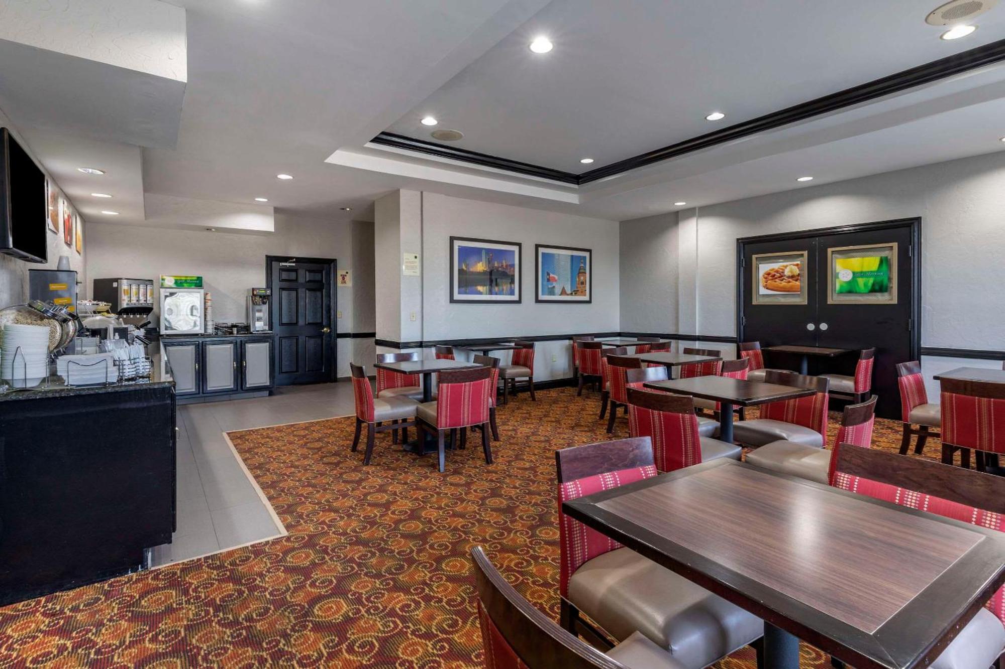 Quality Inn & Suites I-35 E-Walnut Hill Dallas Extérieur photo