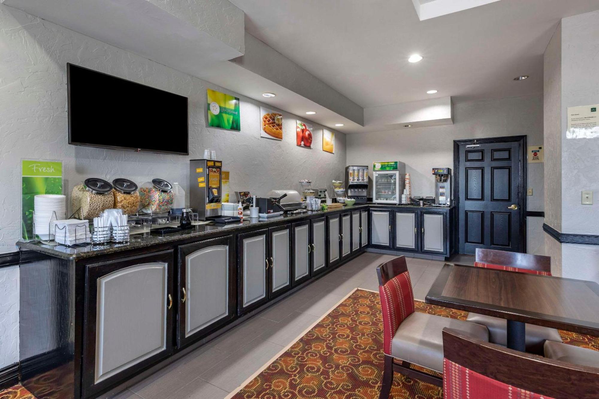 Quality Inn & Suites I-35 E-Walnut Hill Dallas Extérieur photo