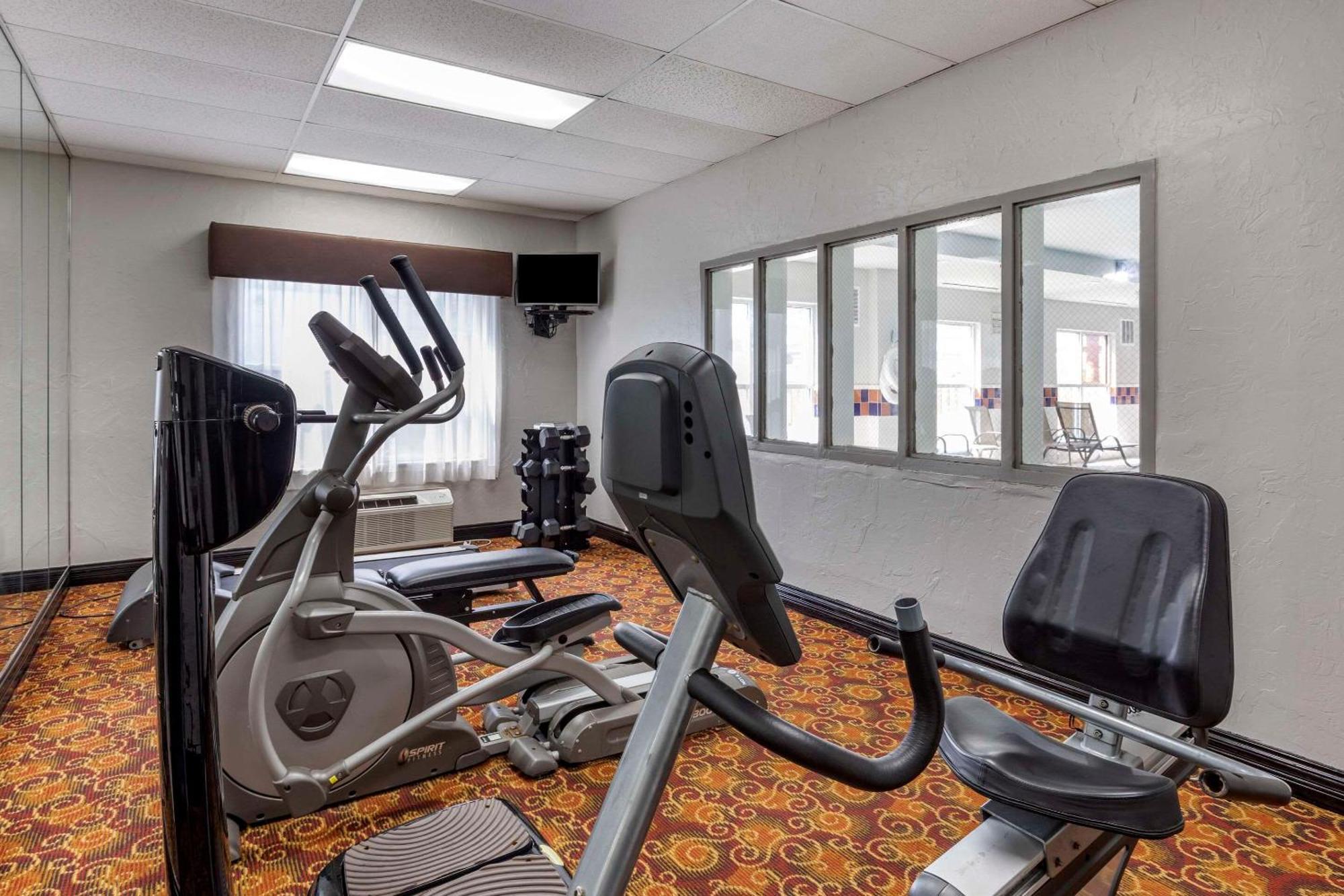 Quality Inn & Suites I-35 E-Walnut Hill Dallas Extérieur photo