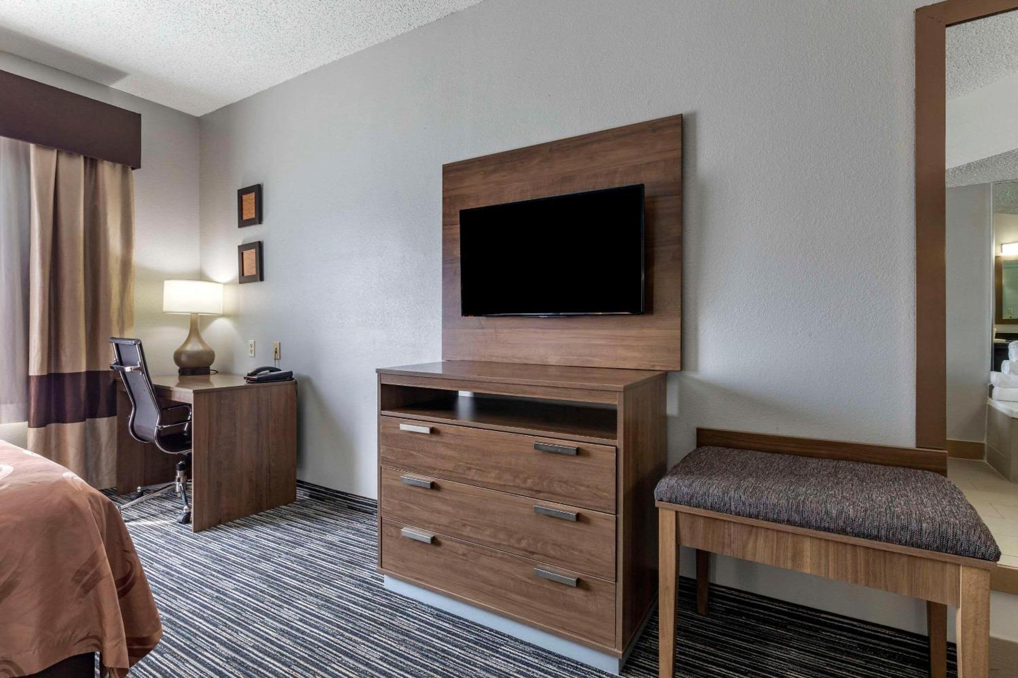 Quality Inn & Suites I-35 E-Walnut Hill Dallas Extérieur photo