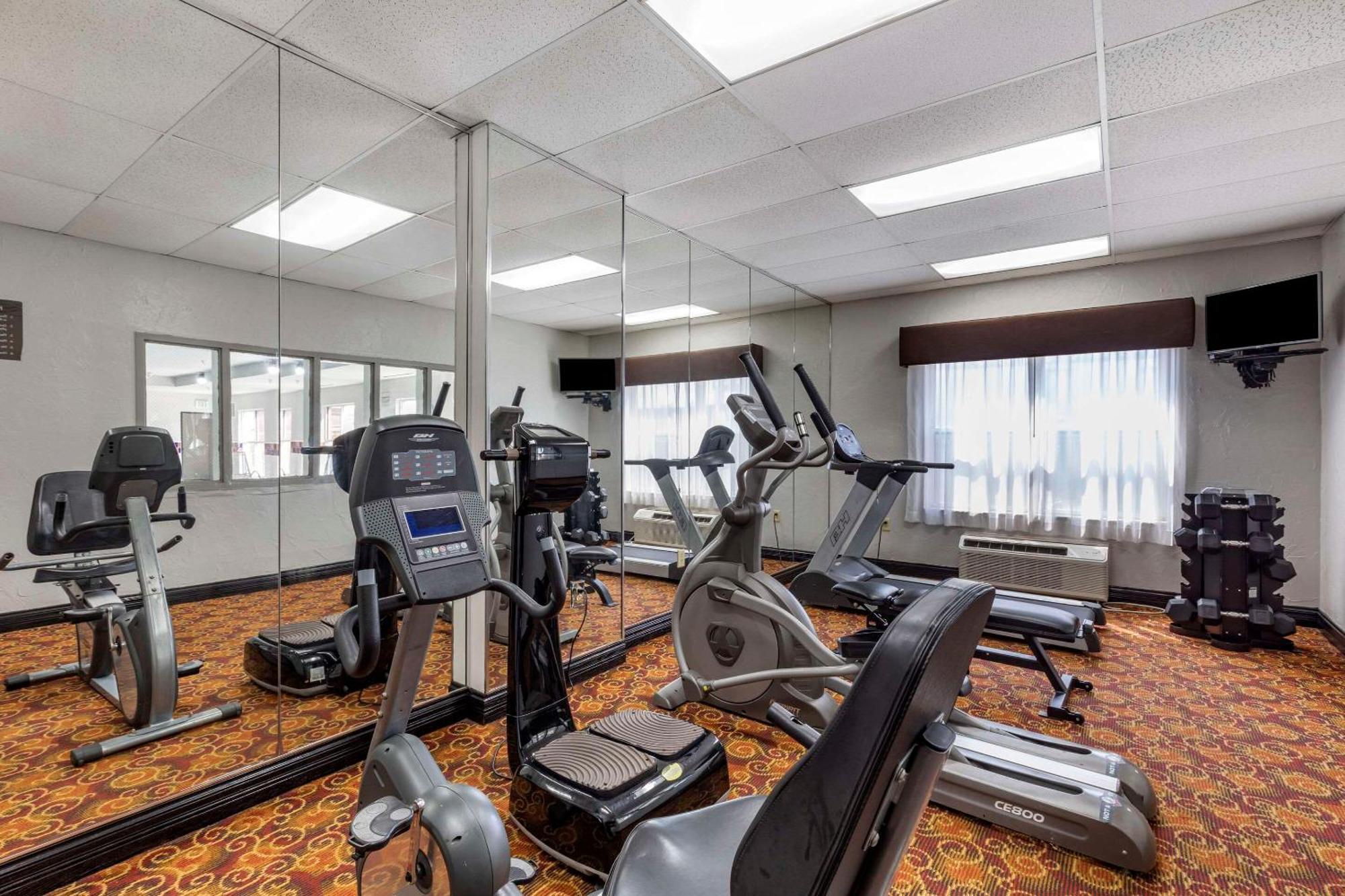 Quality Inn & Suites I-35 E-Walnut Hill Dallas Extérieur photo