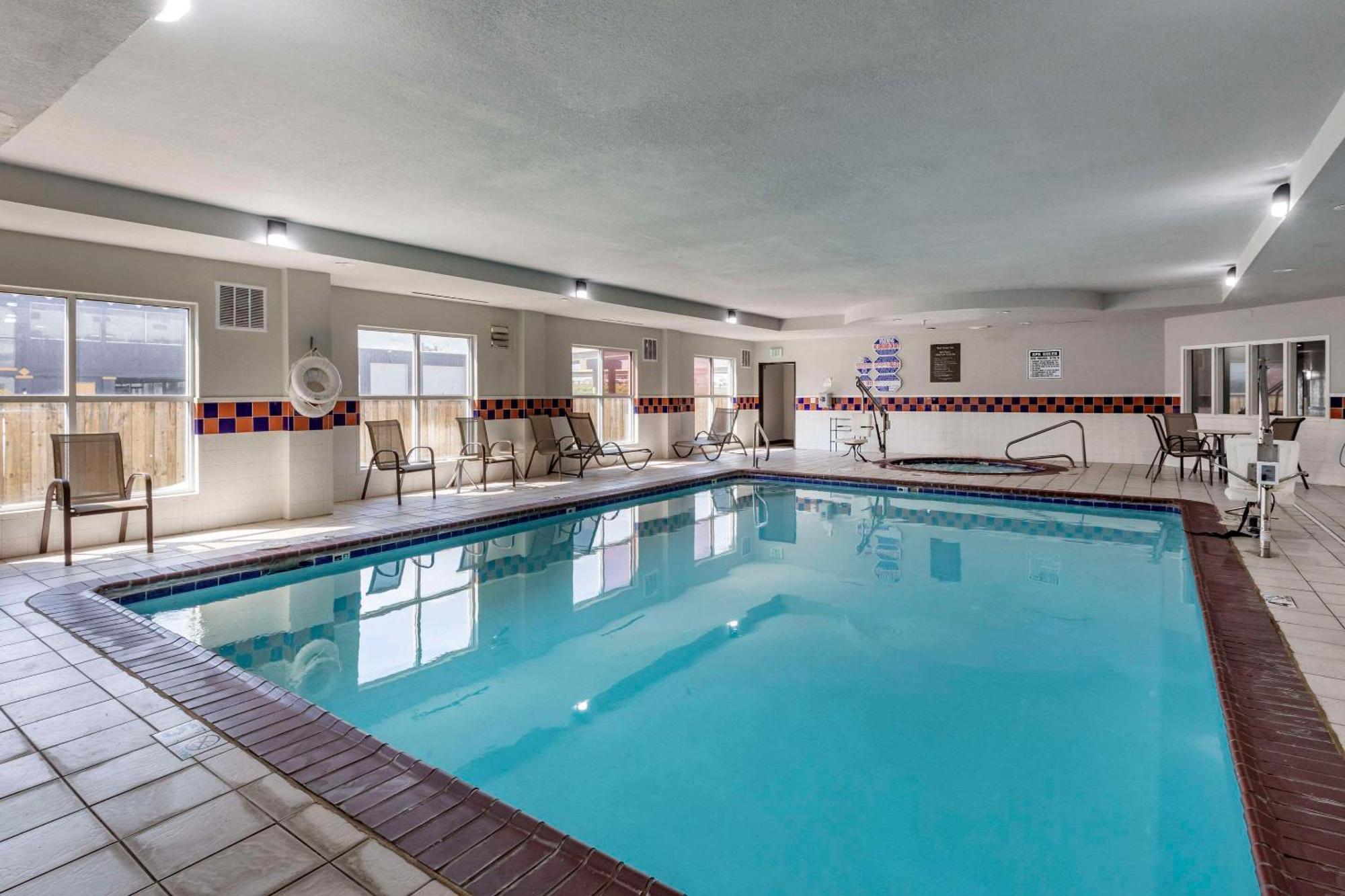 Quality Inn & Suites I-35 E-Walnut Hill Dallas Extérieur photo