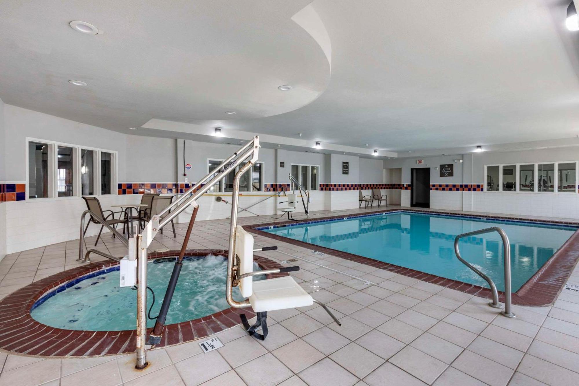 Quality Inn & Suites I-35 E-Walnut Hill Dallas Extérieur photo