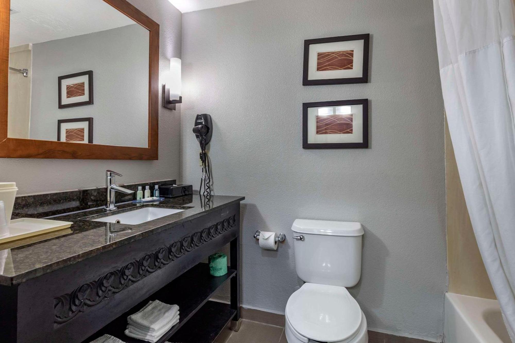 Quality Inn & Suites I-35 E-Walnut Hill Dallas Extérieur photo
