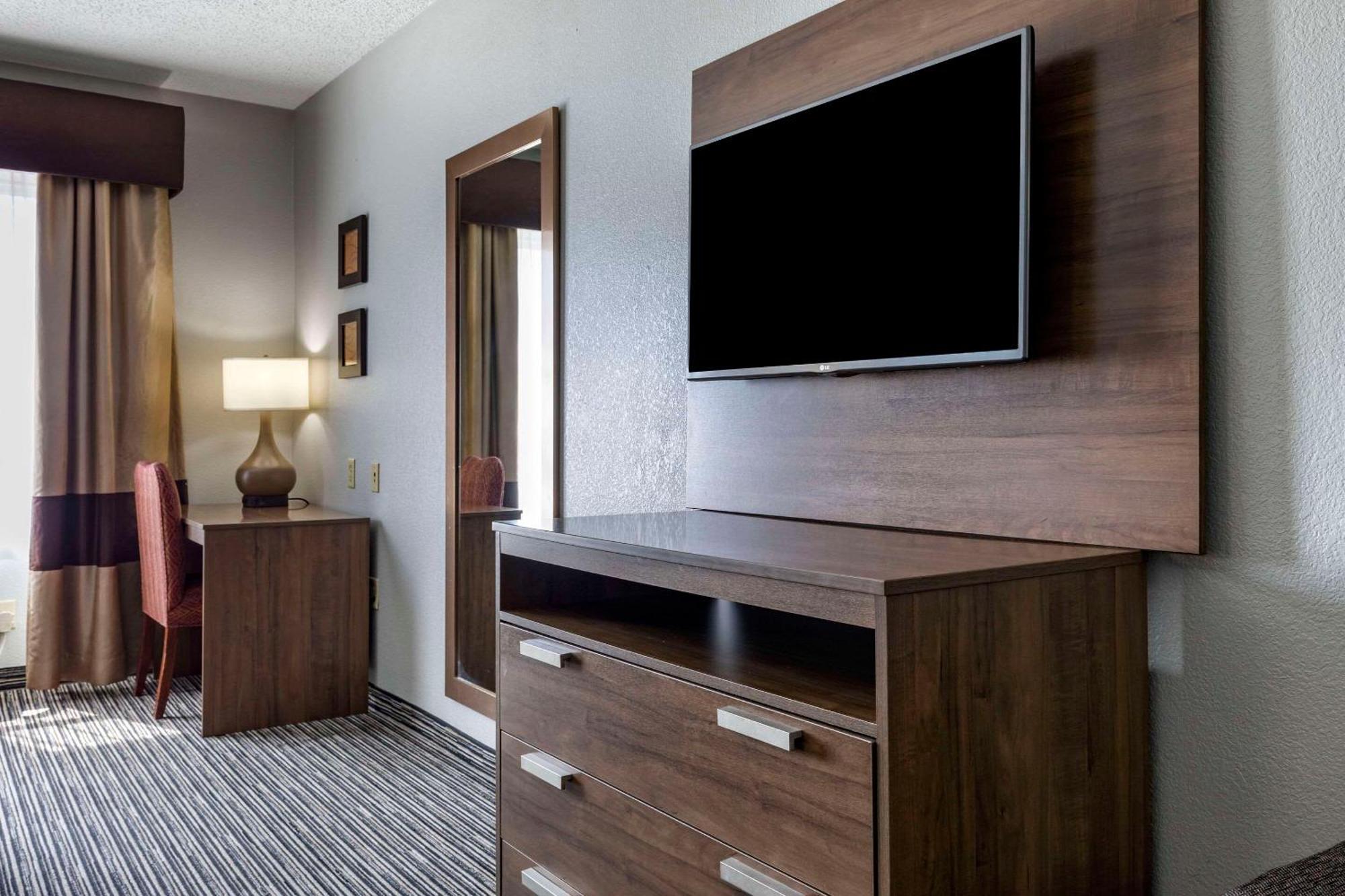 Quality Inn & Suites I-35 E-Walnut Hill Dallas Extérieur photo