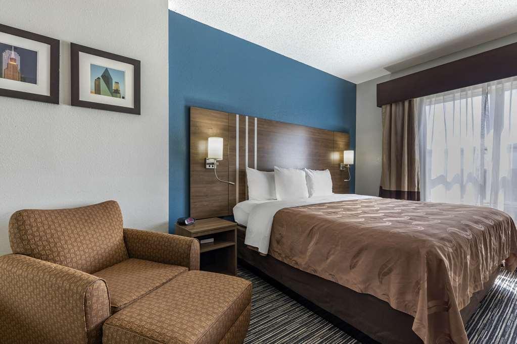 Quality Inn & Suites I-35 E-Walnut Hill Dallas Chambre photo